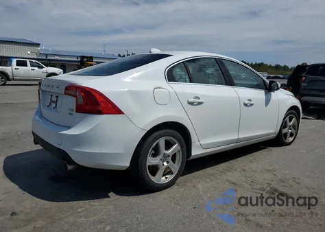 2013 Volvo S60 T5 z USA, uszkodzony, nr VIN YV1612FH6D2210414